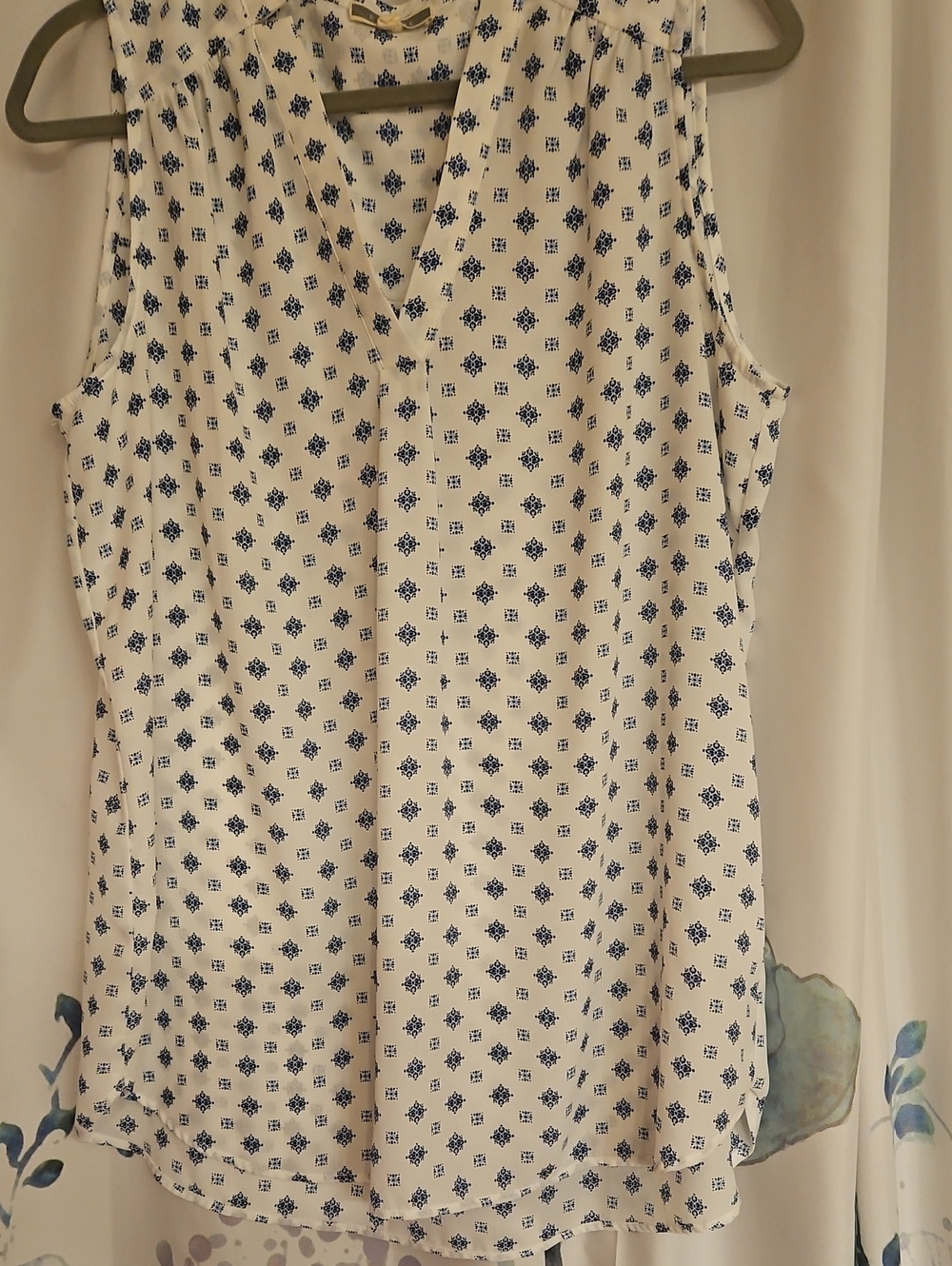 Sleeveless V-Neck Printed Blouse - White with Navy Pattern